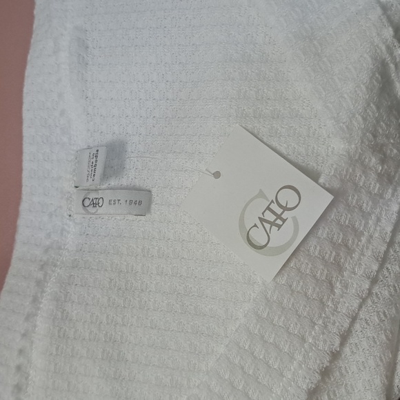 NWT PLUS SIZE THERMAL TOP LACE SLEEVE ACCENT IN WHITE - Picture 3 of 4